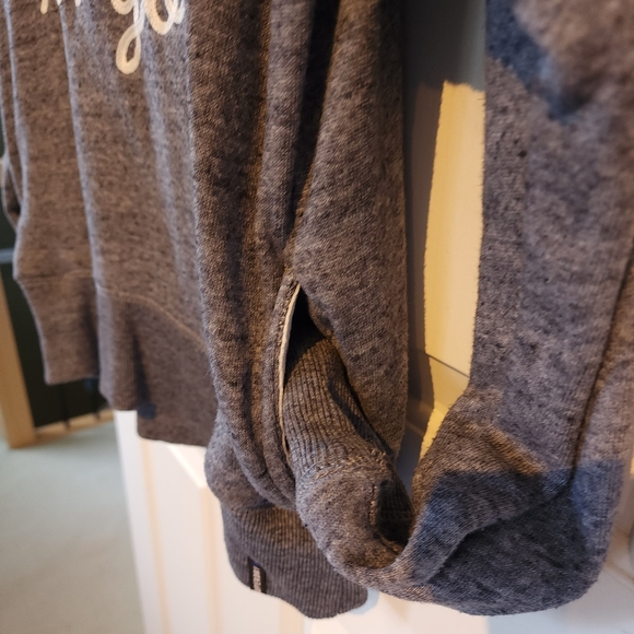 Superdry hoodie with fuzzy hood, size small. Grey - Picture 5 of 6